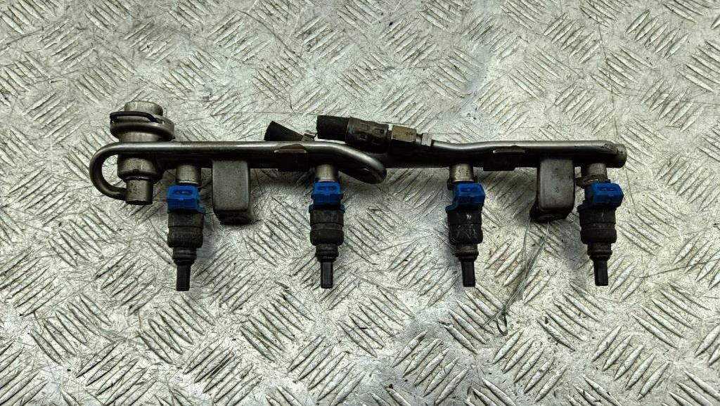 Форсунка топливная (комплект) Audi A4 B5 1999, 1.8 л., бензин, МКПП, красный, универсал, 058133551F