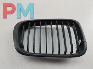 решетка капота BMW 3 серия E46 1999, 2.5 л., бензин, МКПП, чёрный, седан
