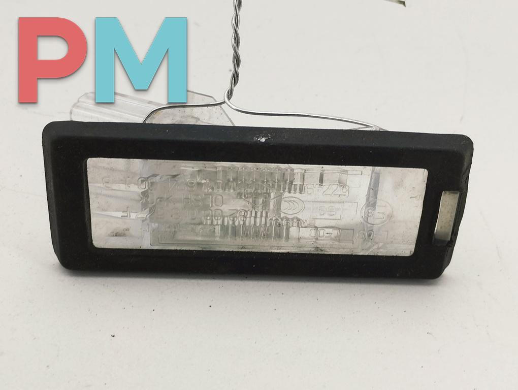 подсветка номера Renault Scenic 3 поколение 2010, 1.4 л., бензин, МКПП, серый, минивэн, 8200013577 - фото №1