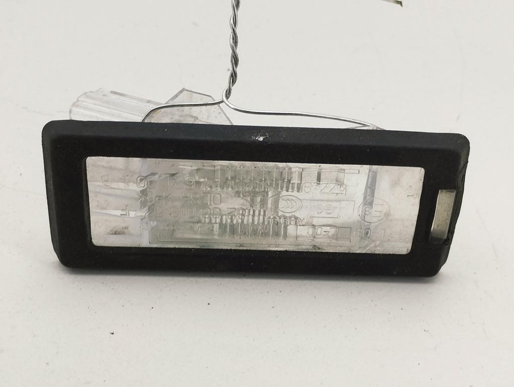 подсветка номера Renault Scenic 3 поколение 2010, 1.4 л., бензин, МКПП, серый, минивэн, 8200013577 - фото №1
