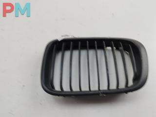 решетка капота BMW 3 серия E46 1999, 2.5 л., бензин, МКПП, чёрный, седан