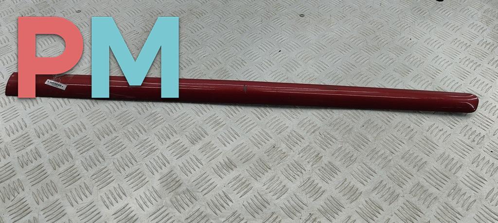 молдинг двери передней правой Peugeot 307 1 поколение 2003, 1.6 л., бензин, МКПП, красный, универсал, 9634011077 - фото №1