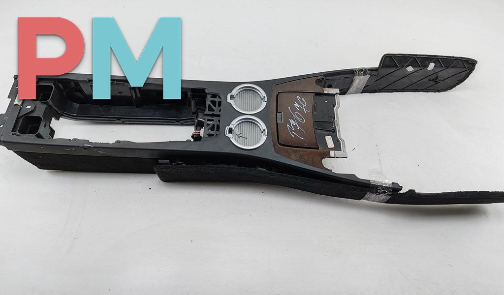 консоль салона (центральная часть) BMW 7 серия E65/E66/E67 2003, 4.4 л., бензин, АКПП, серый, седан, 8223326 - фото №1