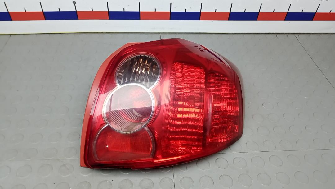 фонарь задний правый Toyota Auris 1 поколение 2008, 2.2 л., D-CAT, дизель, МКПП, хетчбэк 5 дв. - фото №1