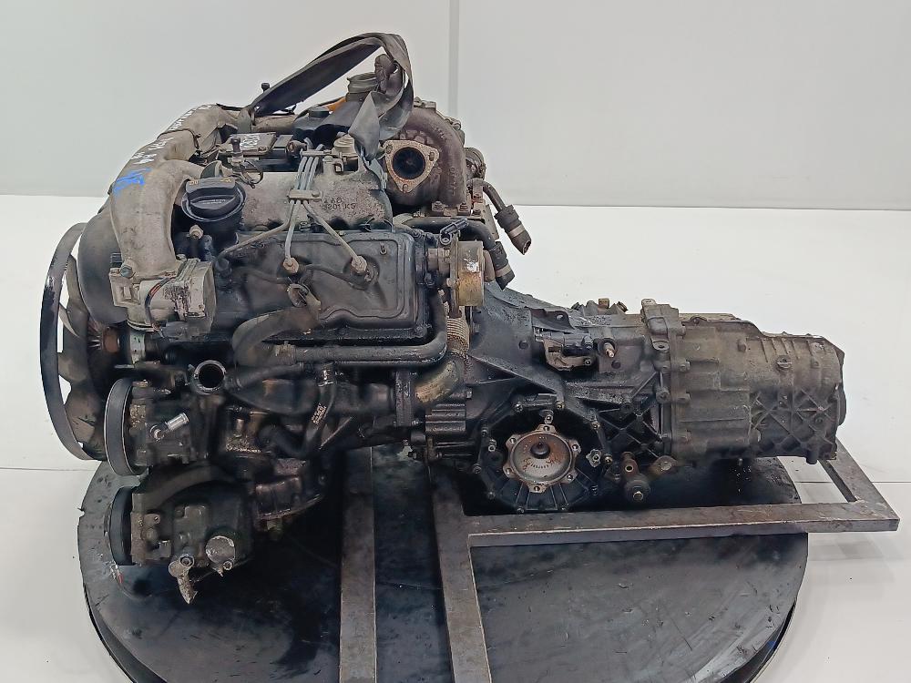 двигатель Audi A4 B7 2005, цвет, BDG - фото №1
