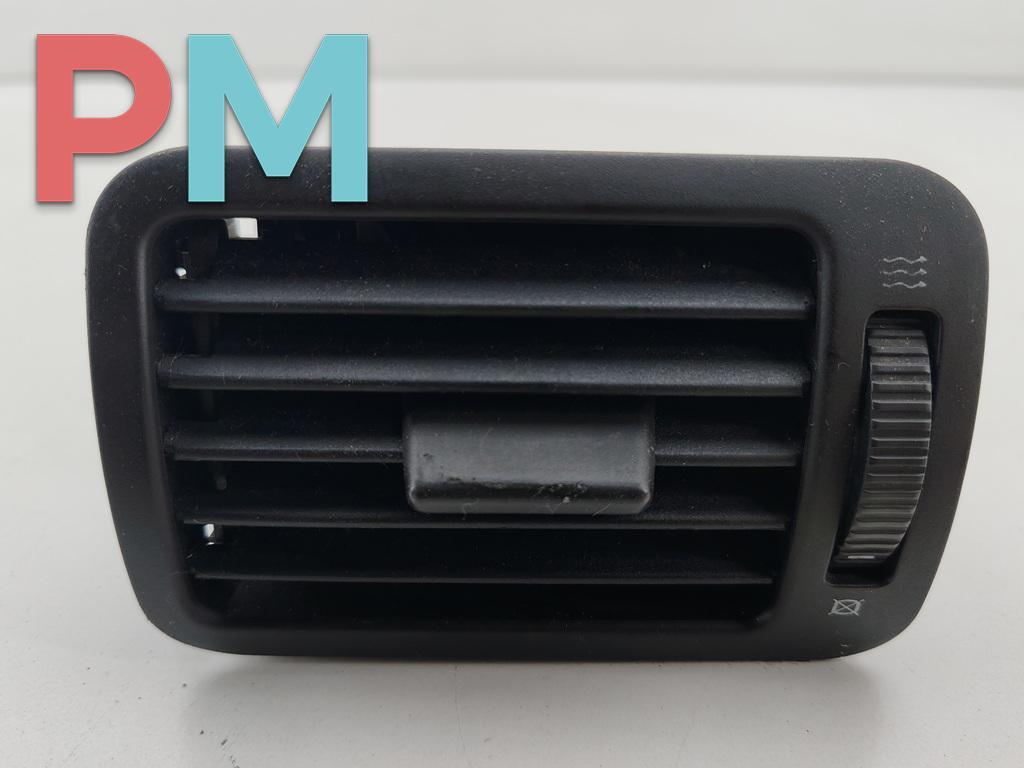 дефлектор обдува салона Skoda Octavia mk1 (A4 1U) 2001, 1.4 л., бензин, МКПП, синий, хетчбэк 5 дв., 1U1819702 - фото №1