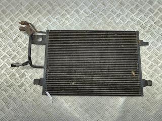 радиатор кондиционера Volkswagen Passat B5 1998, 1.8 л., бензин, МКПП, синий, универсал, 8D0260401E