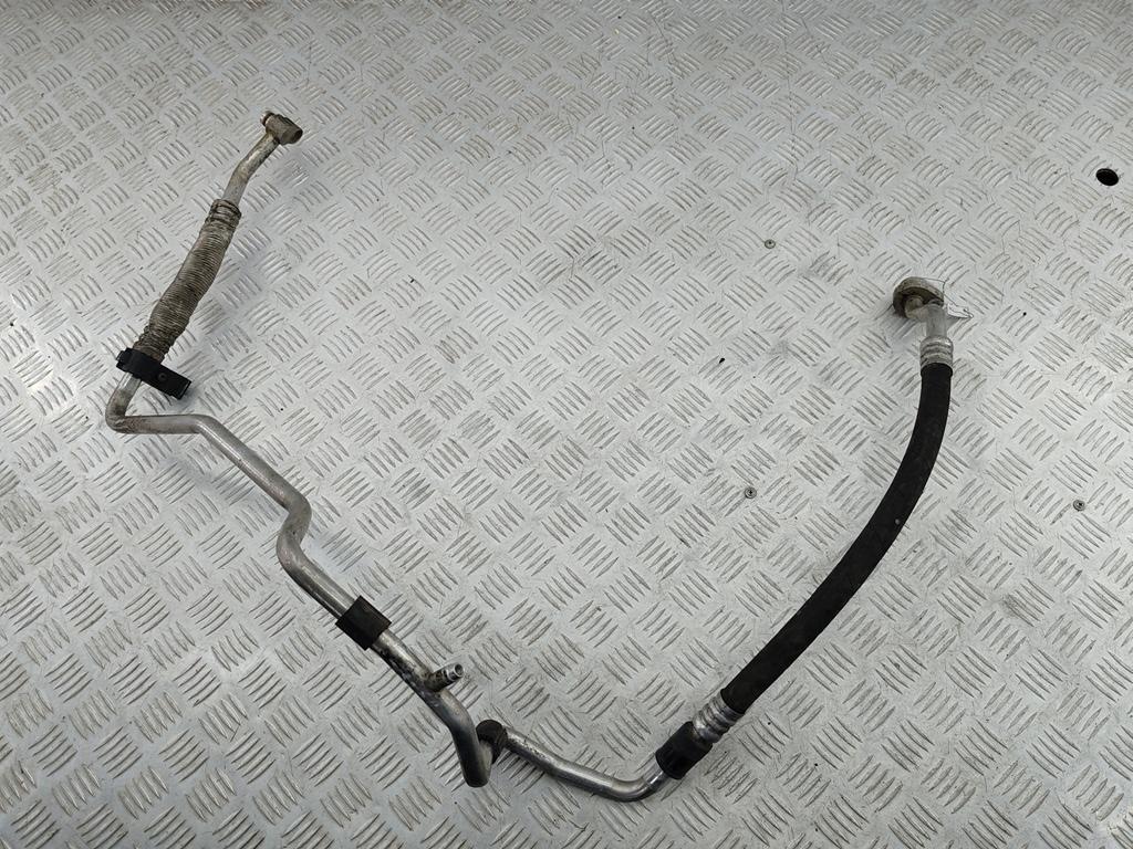 трубка кондиционера Volkswagen Passat B6 2007, 2.0 л., дизель, АКПП, чёрный, универсал, 3C0820743BF - фото №1