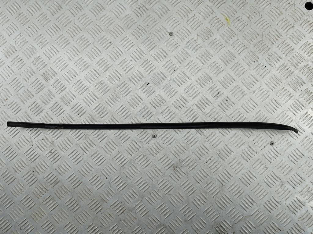молдинг лобового стекла Volkswagen Passat B6 2005, 2.0 л., дизель, МКПП, серый, универсал, 3C0854328A
