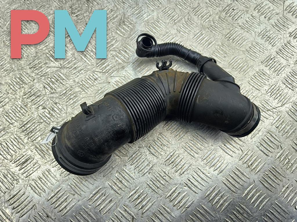патрубок воздушного фильтра Volkswagen Passat B6 2008, 2.0 л., дизель, 3C0129654P - фото №1