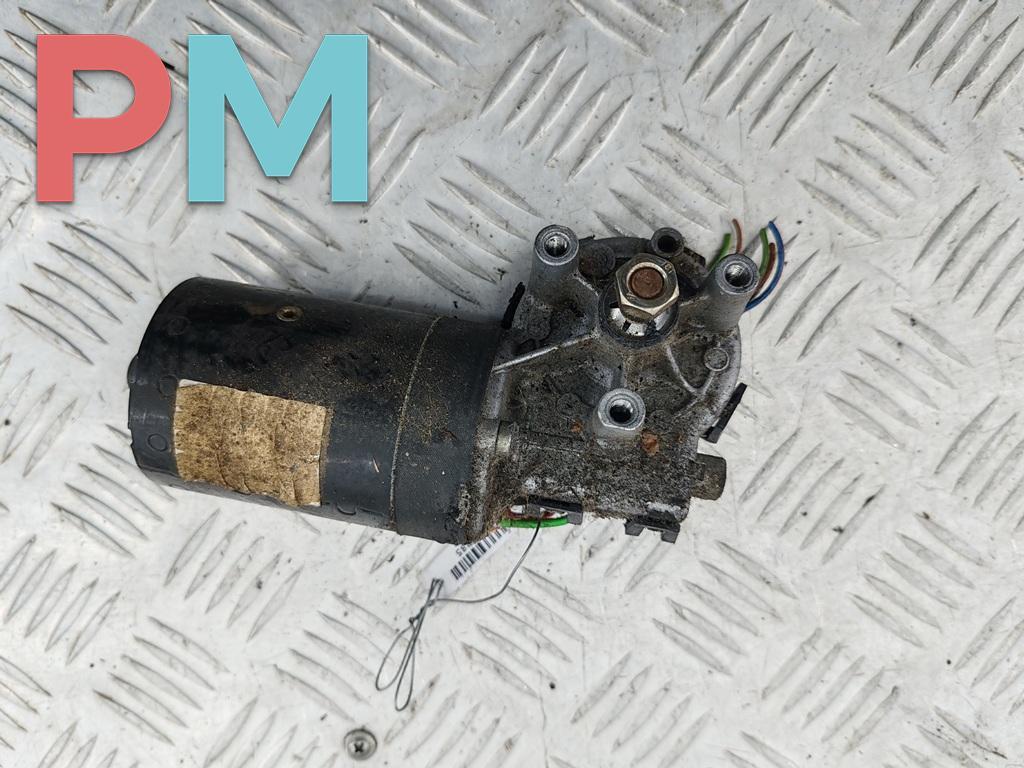 моторчик передних стеклоочистителей (дворников) Volkswagen Passat B5 1997, 1.6 л., бензин, МКПП, зелёный, универсал, 8D1955113B - фото №1