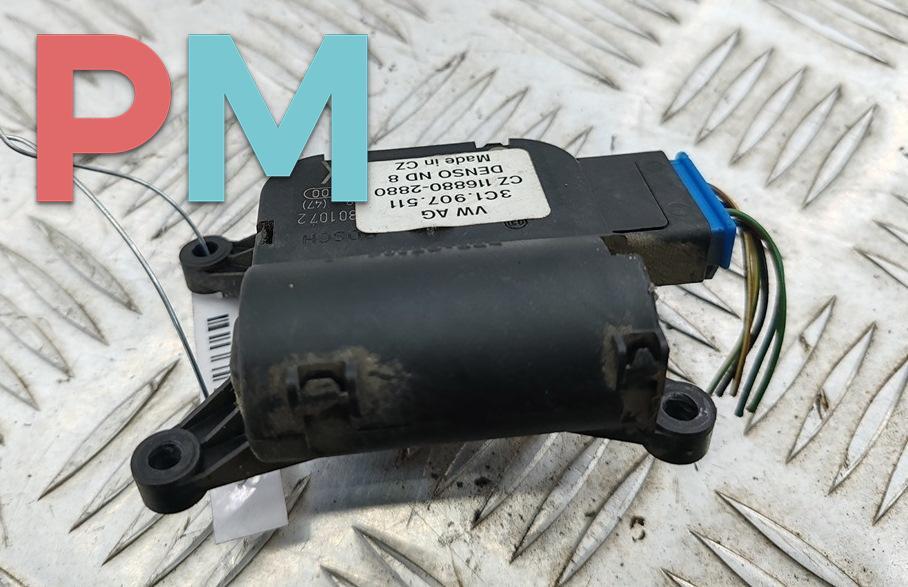 моторчик заслонки печки Volkswagen Passat B6 2007, 2.0 л., дизель, АКПП, чёрный, универсал, 3C1907511 - фото №1