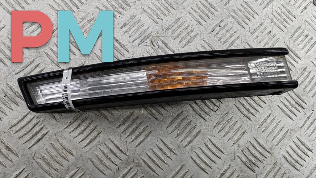 Поворотник (указатель поворота) правый Volkswagen Passat B6 2006, 2.0 л., дизель, МКПП, чёрный, универсал, 3C0953042H - фото №1