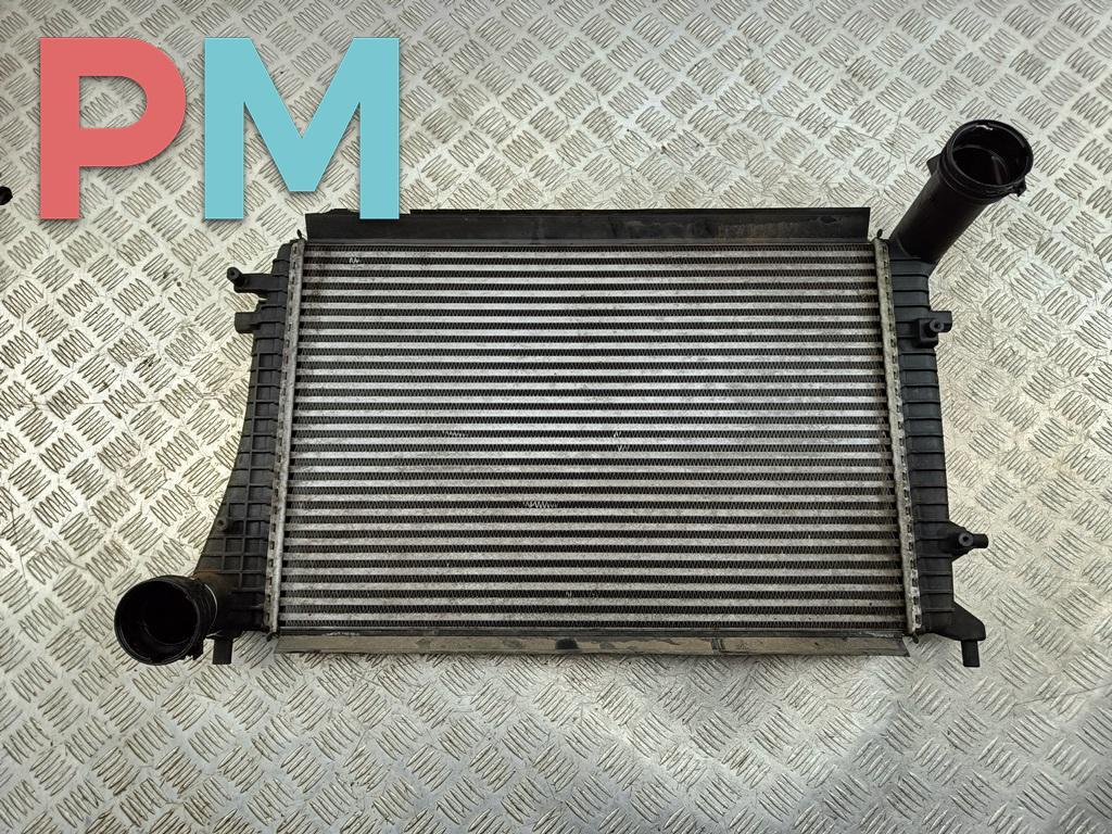 радиатор интеркулера Volkswagen Passat B6 2006, 2.0 л., дизель, МКПП, чёрный, универсал, 3C0145803E - фото №1