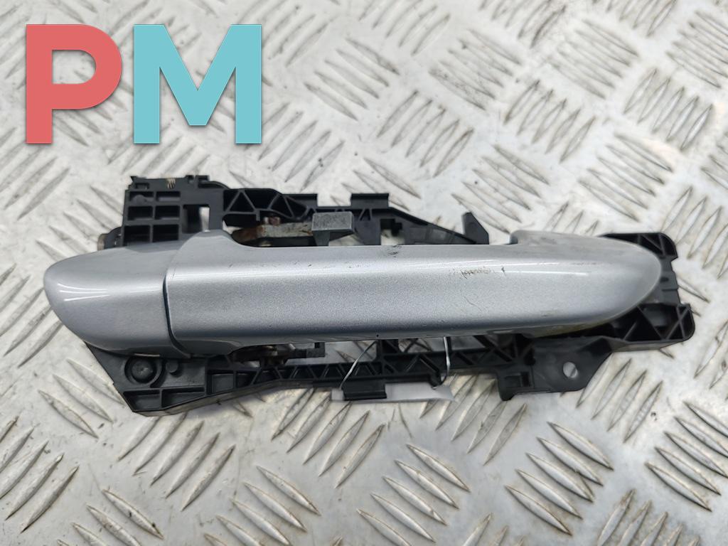 ручка наружная передняя правая Volkswagen Passat B6 2006, 2.0 л., бензин, МКПП, серый, седан, 3C0837886G - фото №1
