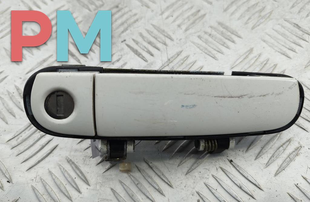 ручка наружная передняя левая Audi A6 4B/C5 1999, 2.8 л., бензин, МКПП, белый, универсал, 4B1837885 - фото №1