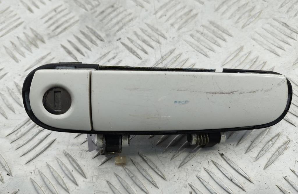 ручка наружная передняя левая Audi A6 C5 1999, 2.8 л., бензин, МКПП, белый, универсал, 4B1837885
