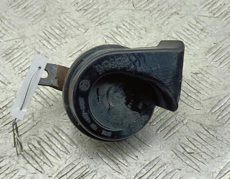 сигнал (клаксон) Volkswagen Passat B5+ (GP) 2002, 1.6 л., бензин, МКПП, серый, седан