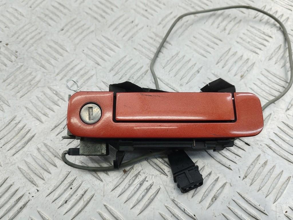 ручка наружная передняя левая Audi A4 B5 1997, 1.6 л., бензин, МКПП, красный, седан, 4A0837205D - фото №1