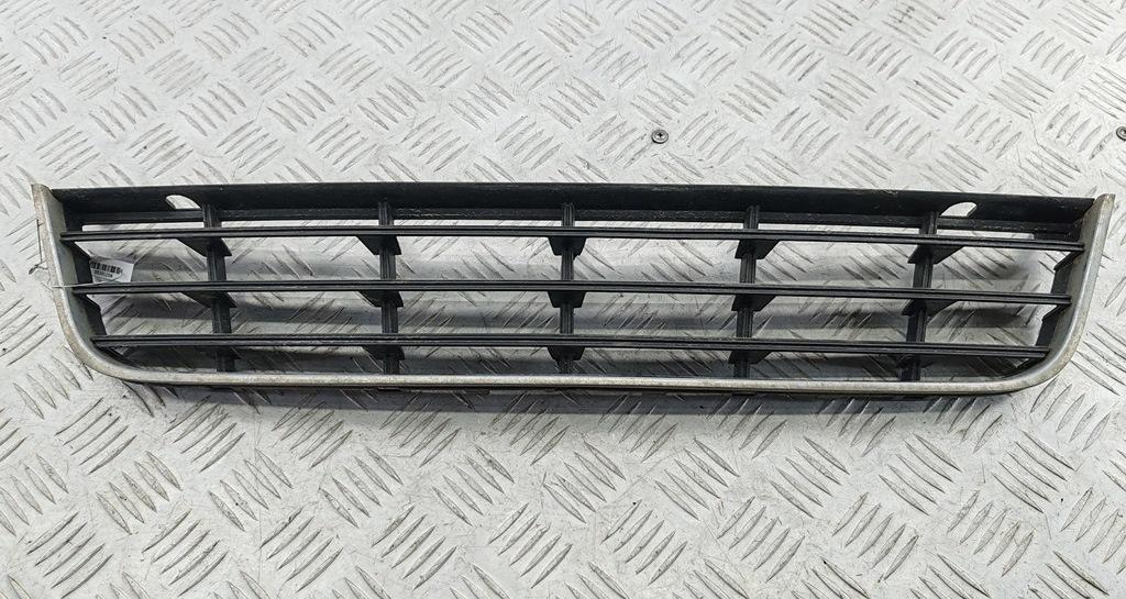 заглушка (решетка) в бампер Volkswagen Passat B6 2006, 2.0 л., дизель, МКПП, чёрный, универсал, 3C0853677 - фото №1