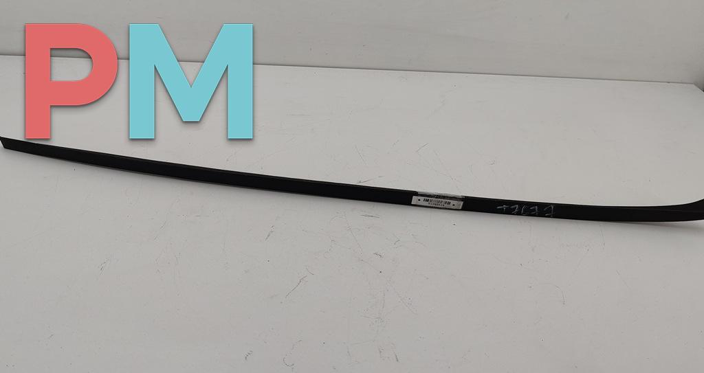 молдинг лобового стекла Volkswagen Passat B6 2007, 1.9 л., дизель, МКПП, чёрный, универсал, 3C0854328B - фото №1