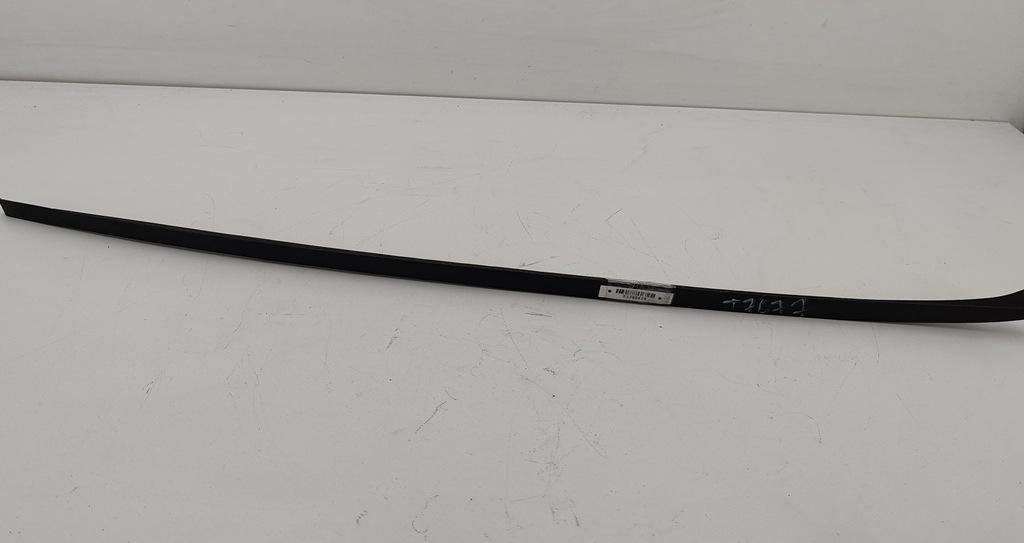 молдинг лобового стекла Volkswagen Passat B6 2007, 1.9 л., дизель, МКПП, чёрный, универсал, 3C0854328B - фото №1