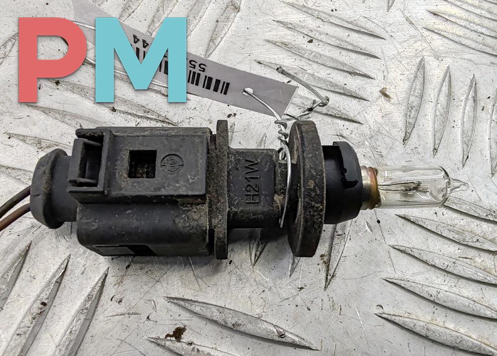 Патрон лампы указателя поворота Volkswagen Passat B6 2006, 2.0 л., дизель, МКПП, чёрный, универсал - фото №1