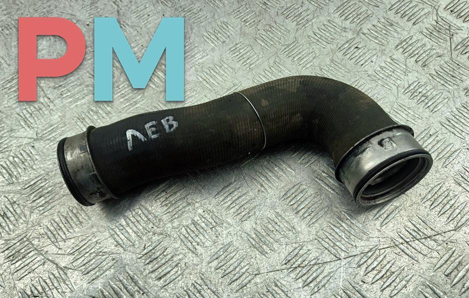 патрубок интеркулера Volkswagen Passat B6 2006, 2.0 л., дизель, МКПП, чёрный, универсал, 1K0145834L - фото №1