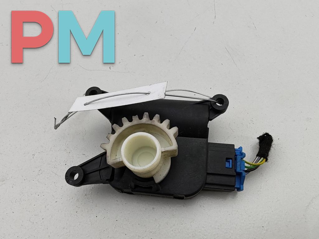 моторчик заслонки печки Volkswagen Passat B6 2005, 2.0 л., дизель, МКПП, серый, универсал, 0132801363 - фото №1