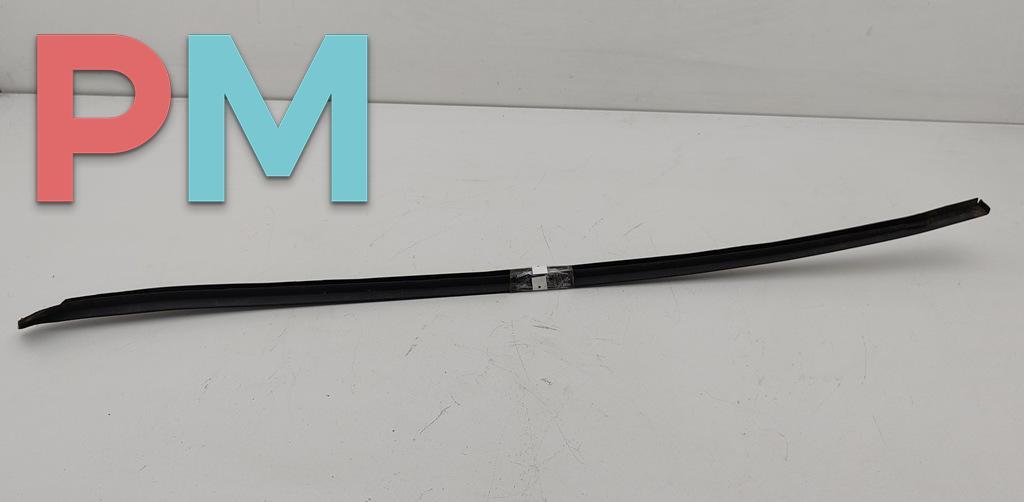 молдинг лобового стекла Volkswagen Passat B6 2005, 2.0 л., бензин, АКПП, чёрный, универсал, 3C0854327A - фото №1