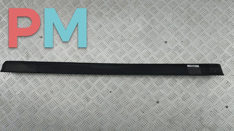 молдинг двери передней левой Volkswagen Passat B4 1995, 1.8 л., бензин, МКПП, красный, универсал, 3A0853515 - фото №1