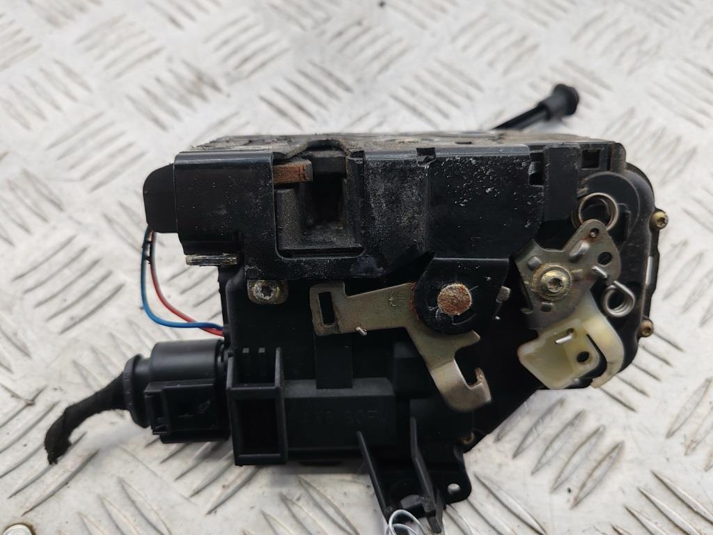 замок двери передней левой Audi A6 C5 1999, 2.8 л., бензин, МКПП, белый, универсал, 4B1837015