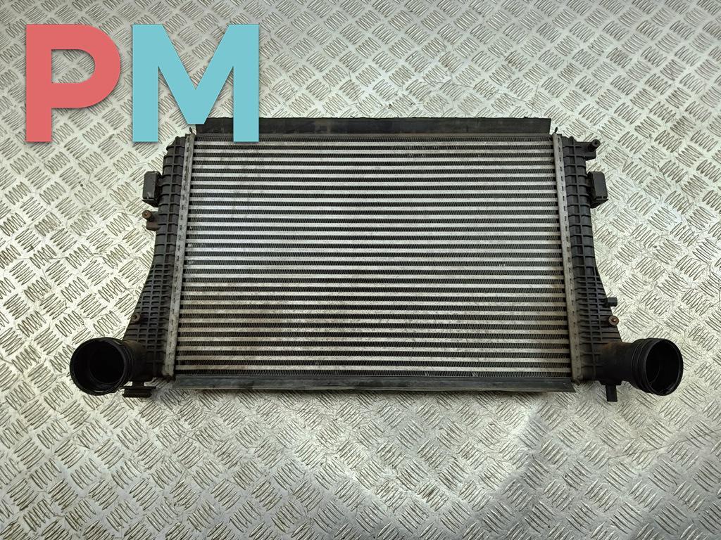 радиатор интеркулера Volkswagen Passat B6 2008, 2.0 л., дизель, МКПП, серый, универсал, 3C0145805P - фото №1