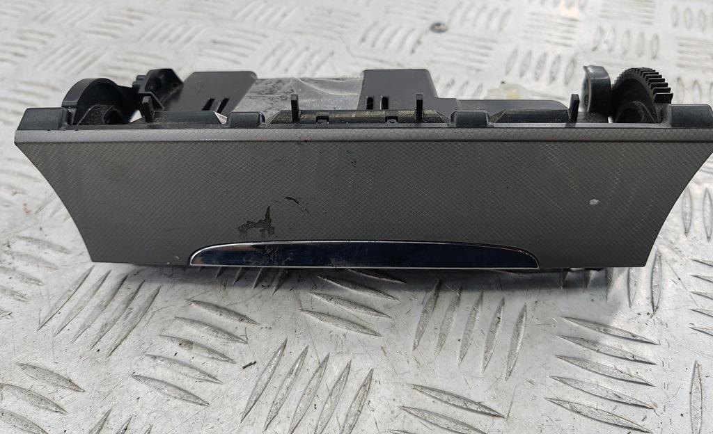 пепельница Volkswagen Passat B6 2005, 2.0 л., дизель, МКПП, серый, универсал, 3C0863284A