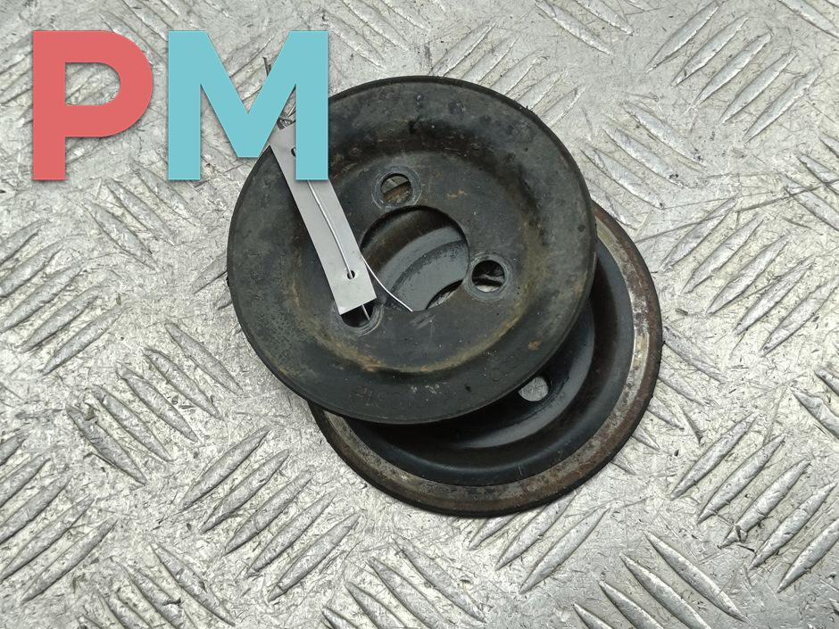 шкив помпы Volkswagen Passat B5 1998, 1.8 л., бензин, МКПП, синий, универсал, 058121031B, 058121031C - фото №1
