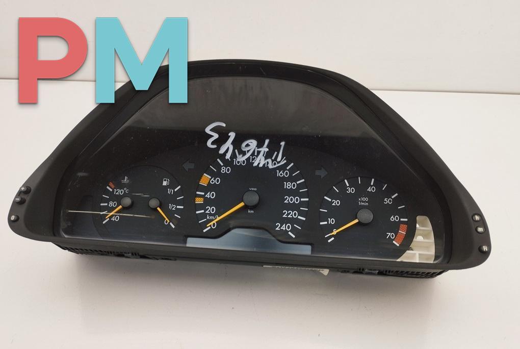 приборная панель Mercedes-Benz E-Класс W210/S210 1998, 2.4 л., бензин, АКПП, серый, универсал, 2105404148 - фото №1