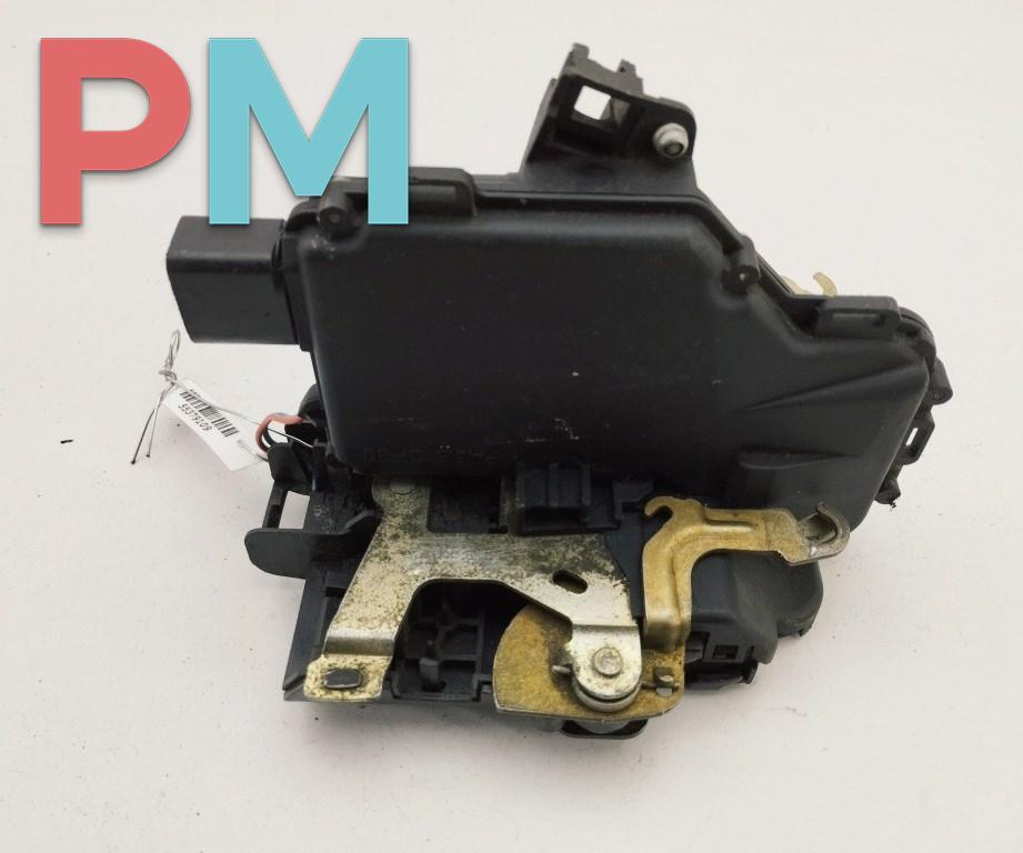 замок двери передней левой Volkswagen Passat B5 1999, 1.9 л., дизель, МКПП, синий, универсал, 3B1837015 - фото №1