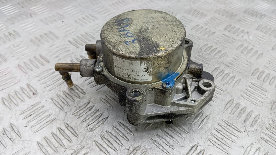 насос вакуумный Land Rover Discovery 4 поколение 2012, 3.0 л., SD V6, дизель, АКПП, внедорожник 5 дв., 9H2Q-2A451-BE - фото №1