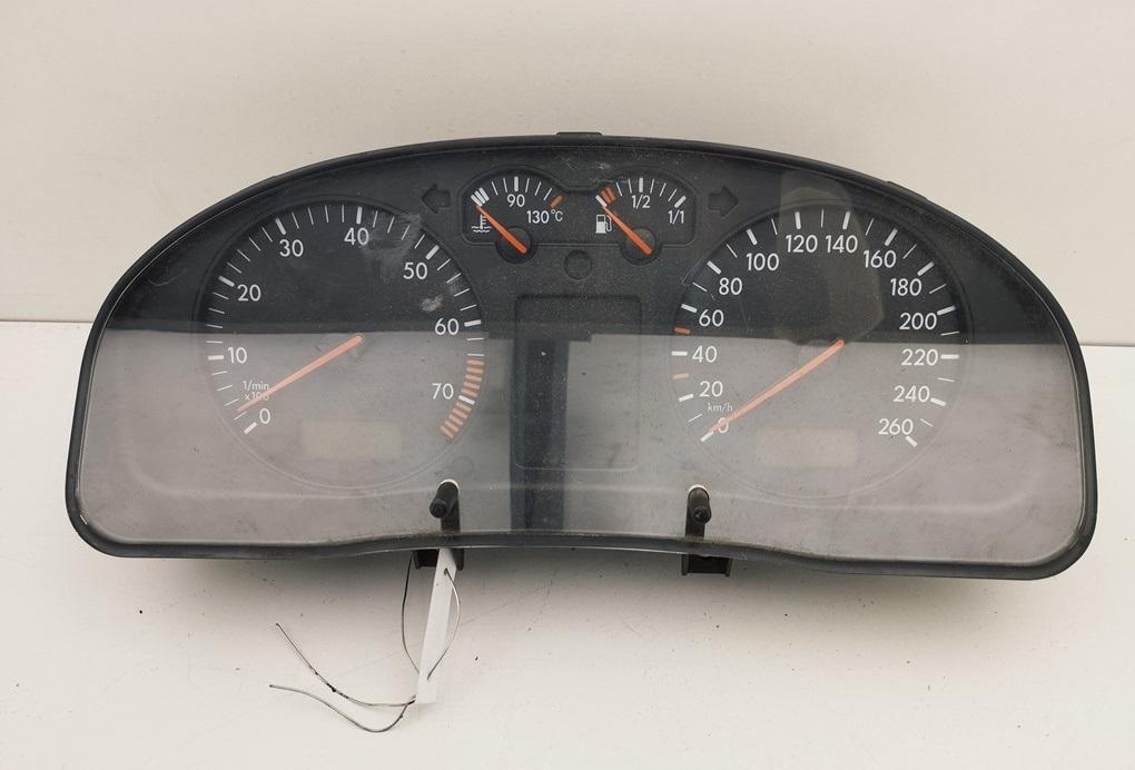 приборная панель Volkswagen Passat B5 1997, 1.8 л., бензин, МКПП, красный, универсал, 3B0919861B