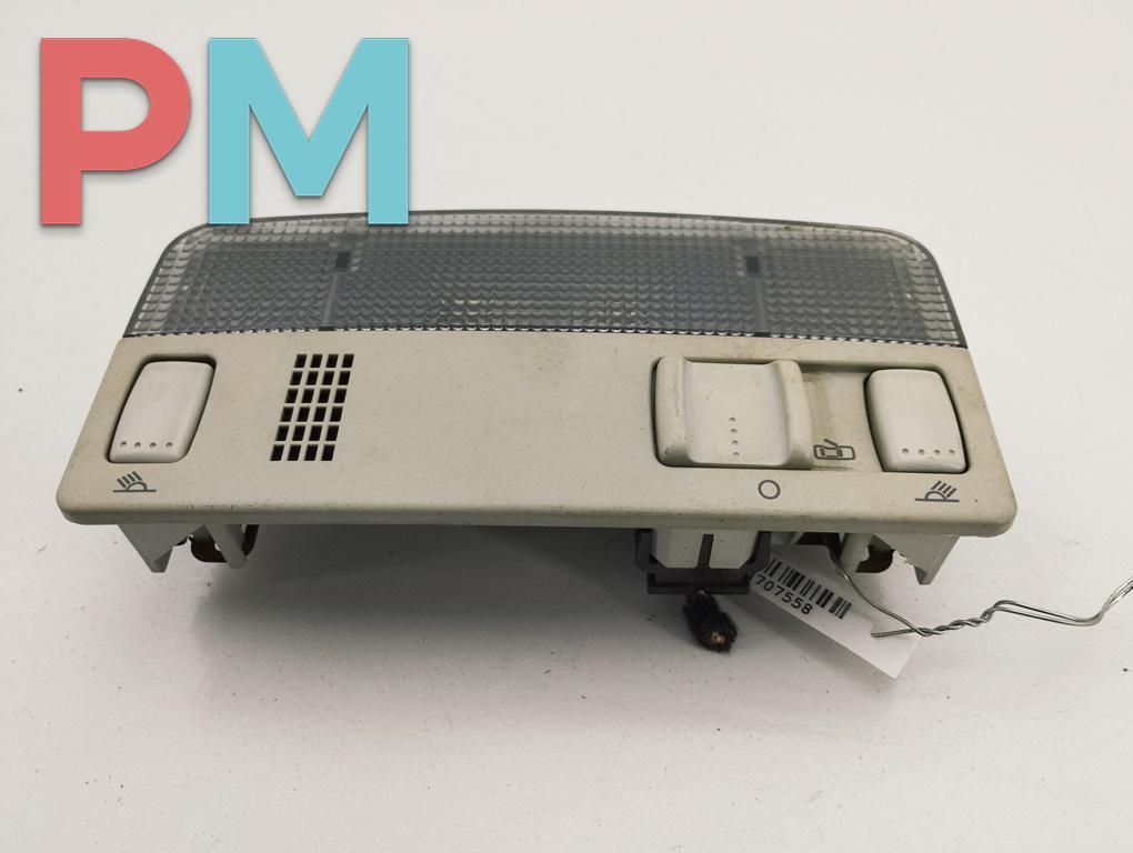 фонарь салона (плафон) Volkswagen Golf 4 поколение 2001, 1.9 л., дизель, МКПП, чёрный, универсал, 3B0947105C - фото №1