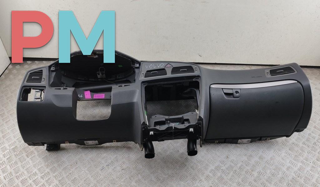 панель передняя салона (торпедо) Volvo V70 2 поколение 2001, 2.3 л., бензин, АКПП, чёрный, универсал - фото №1