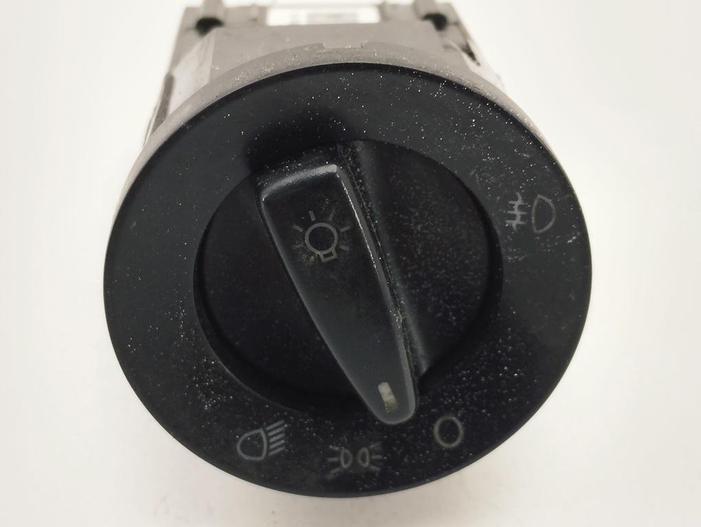 переключатель света Skoda Fabia mk2 (5J) 2009, 1.4 л., бензин, МКПП, серый, универсал, 3B0941531B