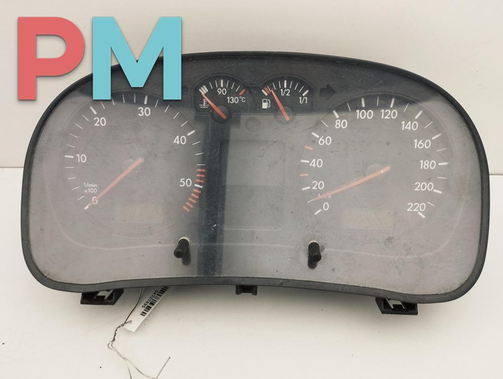 приборная панель Volkswagen Golf 4 поколение 2001, 1.9 л., дизель, МКПП, чёрный, универсал, 1J0920825B - фото №1