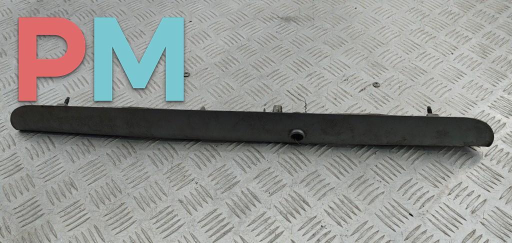 накладка подсветки номера Mercedes-Benz Vito 1999, 2.8 л., бензин, АКПП, серый, микроавтобус, 6387430930 - фото №1