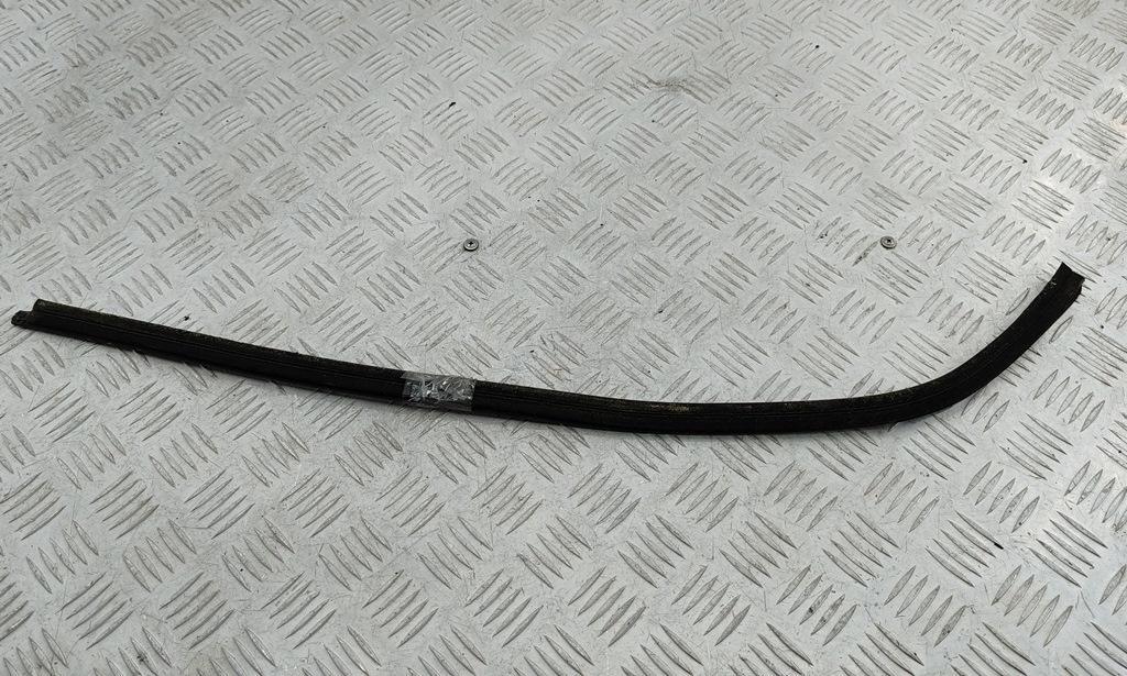 Молдинг стекла двери наружный Volkswagen Transporter T4 1996, 2.4 л., дизель, МКПП, красный, микроавтобус - фото №1