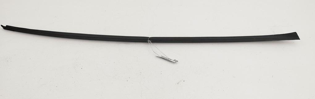 молдинг лобового стекла Volkswagen Passat B6 2005, 3C0854328A