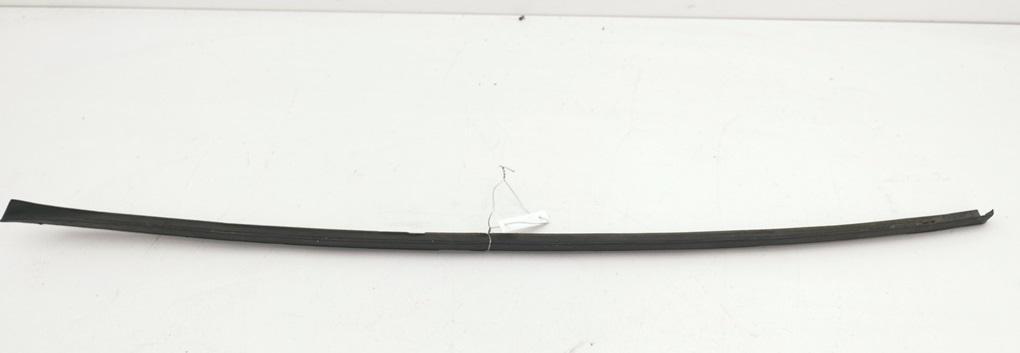 молдинг лобового стекла Volkswagen Passat B6 2005, 3C0854327A