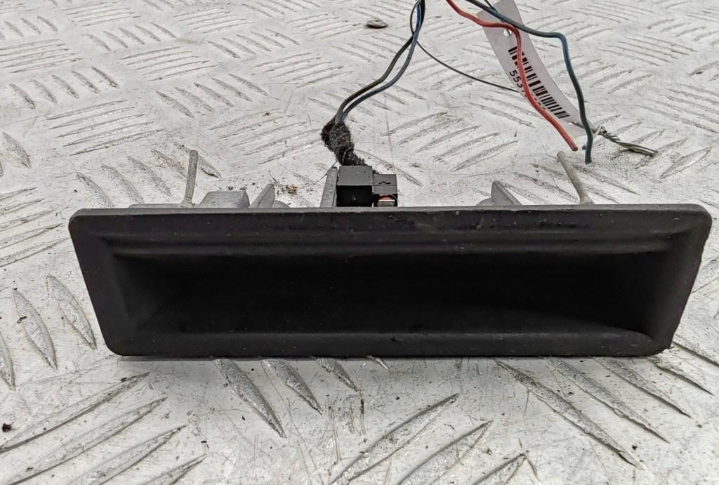 кнопка открытия багажника Audi A4 B6 2001, 2.0 л., бензин, АКПП, серый, седан