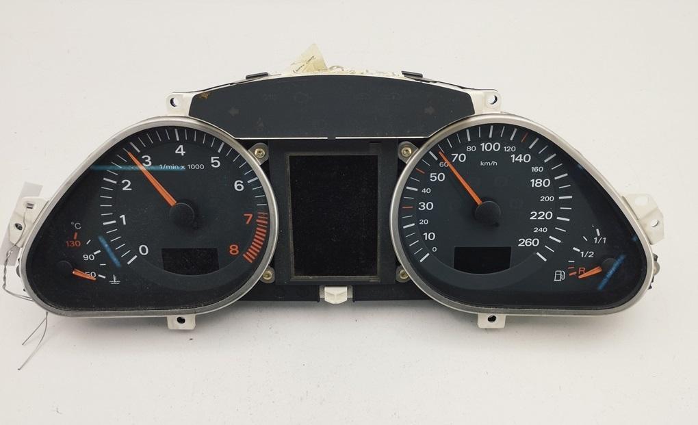 приборная панель Audi A6 4F/C6 2005, 2.4 л., бензин, АКПП, серый, универсал, 4F0920931A - фото №1