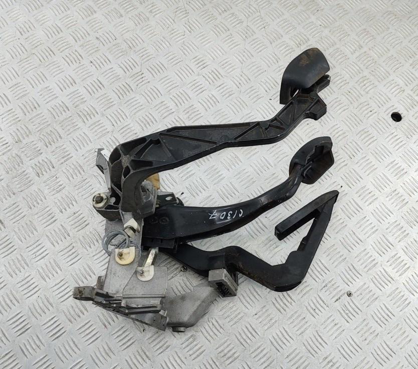 узел педальный (блок педалей) Audi A4 B5 1998, 1.9 л., дизель, МКПП, синий, седан, 8D1721117D